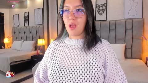 Snapshot of emily_5weet chatting on December 2024 04:18:02 AM Emily online show from December 2024 04:18:02 AM