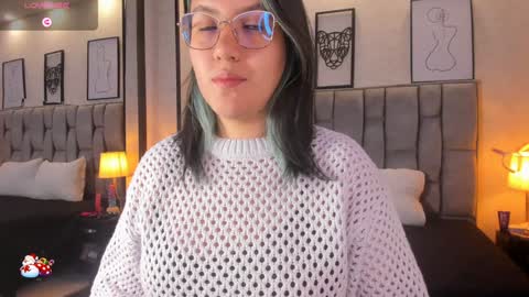 Snapshot of emily_5weet chatting on December 2024 11:12:02 AM Emily online show from December 2024 11:12:02 AM