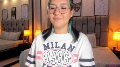 Snapshot of emily_5weet chatting on December 2024 07:03:01 AM Emily online show from December 2024 07:03:01 AM