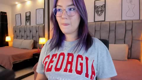 Snapshot of emily_5weet chatting on February 2025 03:59:01 AM Emily online show from February 2025 03:59:01 AM