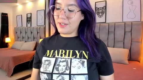 Snapshot of emily_5weet chatting on February 2025 08:11:02 AM Emily online show from February 2025 08:11:02 AM
