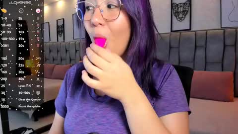 Snapshot of emily_5weet chatting on February 2025 04:54:01 AM Emily online show from February 2025 04:54:01 AM