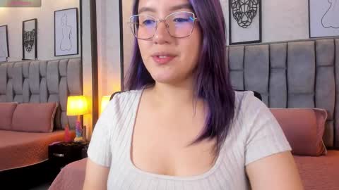 Snapshot of emily_5weet chatting on March 2025 03:43:02 AM Emily online show from March 2025 03:43:02 AM