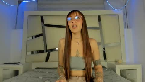 Snapshot of emily__watson_ chatting on February 2026 05:06:02 AM emily__watson_ online show from February 2026 05:06:02 AM