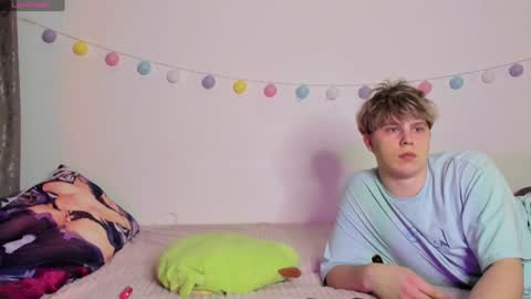 emily_and_ilumi online show from December 2024 06:43:02 PM