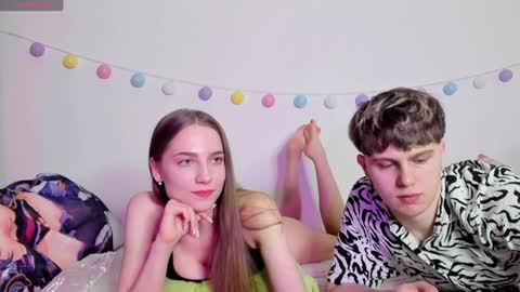 emily_and_ilumi online show from January 2025 04:00:02 AM