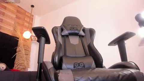 emily_brown04 online show from December 2025 11:14:02 AM