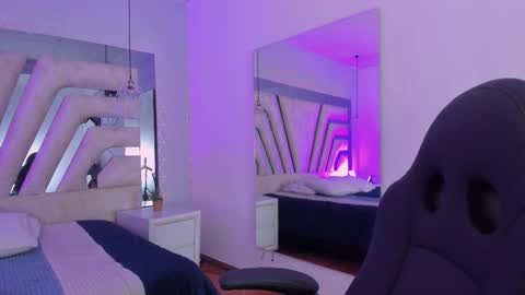 Emily online show from November 2025 11:20:01 AM