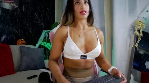 Emily foxx01 online show from October 2025 08:38:01 PM