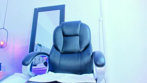 Emi  online show from January 2025 12:56:01 PM