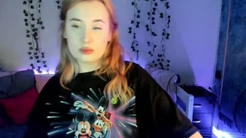Snapshot of emily_gin chatting on February 2025 05:55:01 AM EMILY online show from February 2025 05:55:01 AM
