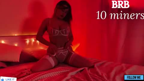 Snapshot of emily_gin chatting on October 2025 02:17:01 AM EMILY online show from October 2025 02:17:01 AM
