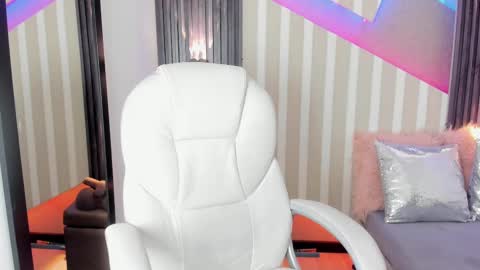 Emily online show from September 2025 02:38:01 PM