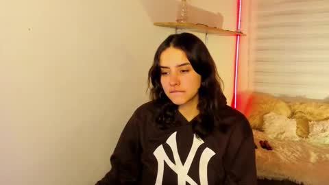 emily_lindey online show from November 2025 03:15:01 AM