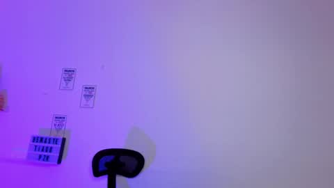 Emily Lindey online show from March 2026 07:02:01 AM