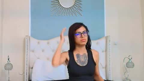 Emily online show from November 2025 01:04:02 AM