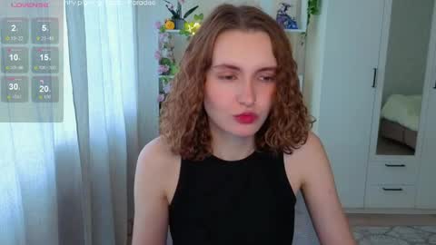 Snapshot of emily_lune chatting on May 2026 06:41:01 AM Emily online show from May 2026 06:41:01 AM