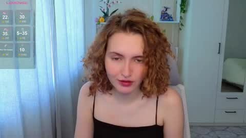 Snapshot of emily_lune chatting on June 2026 05:00:01 AM Emily online show from June 2026 05:00:01 AM