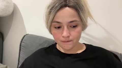 emily_morning_dew online show from September 2025 08:31:01 PM