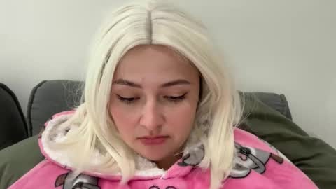 emily_morning_dew online show from November 2025 12:13:01 PM