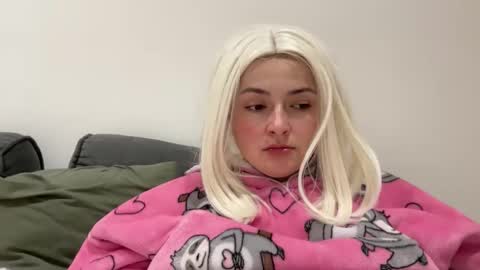 emily_morning_dew online show from November 2025 09:39:01 PM