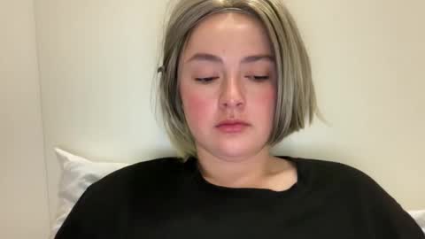 emily_morning_dew online show from April 2026 03:00:02 AM