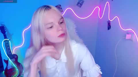 Lia online show from November 2025 03:45:02 PM