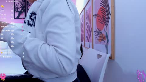 Snapshot of emily_roux chatting on January 2025 08:13:02 AM EMILY online show from January 2025 08:13:02 AM