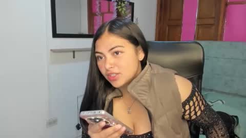 Emily Simt  online show from April 2026 12:43:01 PM