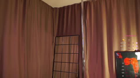 Snapshot of emily_w0w_ chatting on February 2025 09:00:01 AM Lia online show from February 2025 09:00:01 AM