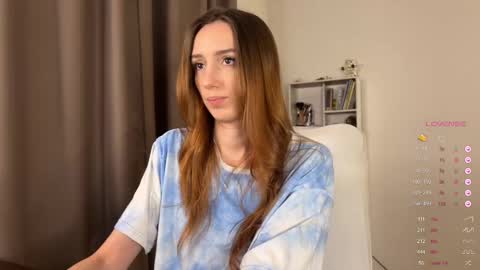 Snapshot of emily_w0w_ chatting on September 2025 06:33:02 PM Lia online show from September 2025 06:33:02 PM