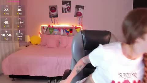 emily_warren__ online show from June 2026 06:52:01 PM