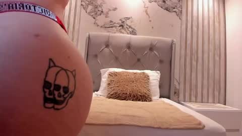  E M Y L Y  online show from April 2026 01:45:02 PM