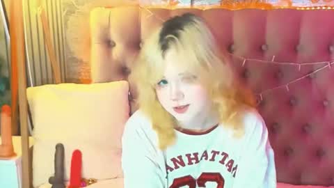 Snapshot of emilyangels chatting on May 2026 06:20:01 AM Baby Emelli online show from May 2026 06:20:01 AM