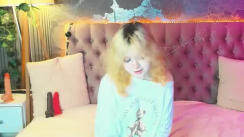 Snapshot of emilyangels chatting on May 2026 06:08:01 AM Baby Emelli online show from May 2026 06:08:01 AM