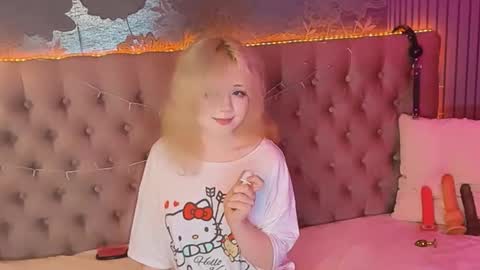 Snapshot of emilyangels chatting on June 2026 07:29:02 AM Baby Emelli online show from June 2026 07:29:02 AM