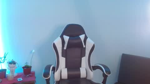 Emily online show from November 2025 08:58:02 AM