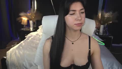 Emy online show from November 2025 07:52:01 AM