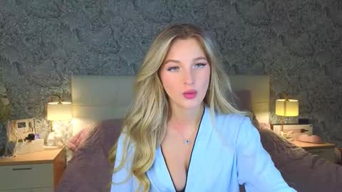 Snapshot of emilydancee chatting on November 2025 05:13:01 PM emilydancee online show from November 2025 05:13:01 PM