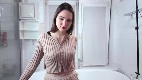 Emily online show from November 2025 05:09:01 PM