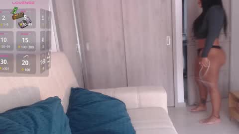 Snapshot of emilyguss chatting on February 2025 02:37:01 PM Emily online show from February 2025 02:37:01 PM