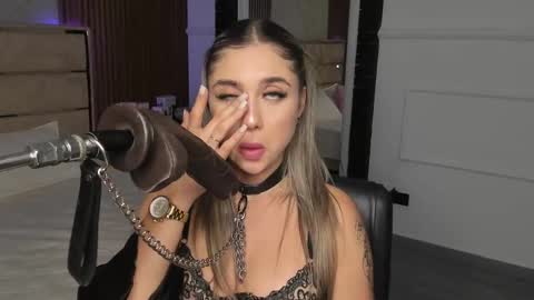 Emily Hendrix online show from March 2025 10:45:02 PM