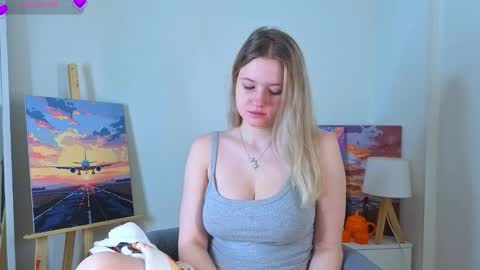 Emi online show from November 2025 01:33:02 AM