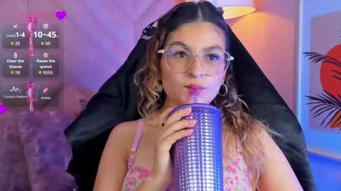 Snapshot of emilyjonesss_ chatting on February 2026 07:59:02 PM Emilyjonnes online show from February 2026 07:59:02 PM