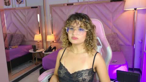 Emilyjonnes  online show from April 2026 07:59:02 PM