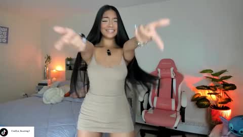 Em online show from September 2025 02:44:02 AM