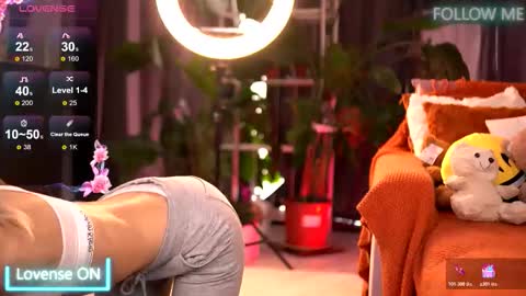 Emily online show from November 2025 07:41:02 AM