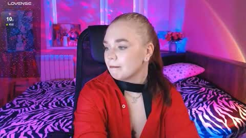 Emily  Emi online show from November 2025 12:16:01 PM