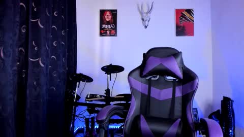 Snapshot of emilyrymer chatting on December 2025 06:36:01 PM Emily Support me to have 100 likes plx online show from December 2025 06:36:01 PM