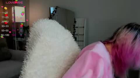 Snapshot of emilytrase chatting on July 2026 01:07:02 AM Betty online show from July 2026 01:07:02 AM